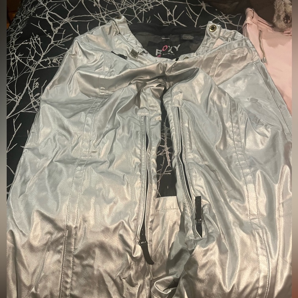 Roxy Black and Silver Snowboarding Pants